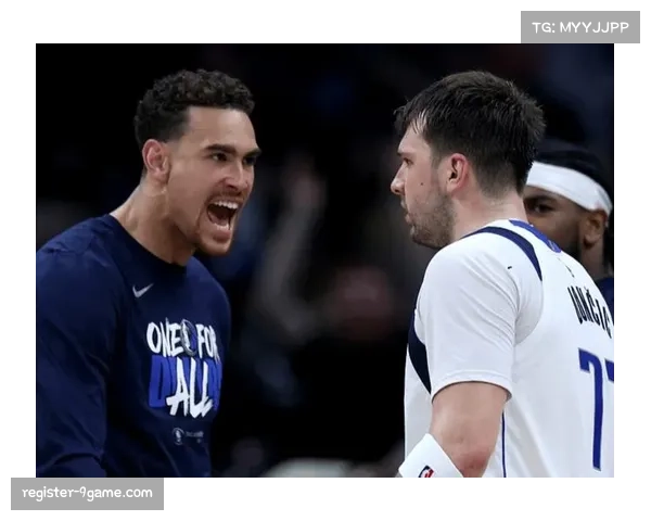 东契奇赛后温情拥抱老队友鲍威尔 回忆往昔共话情谊